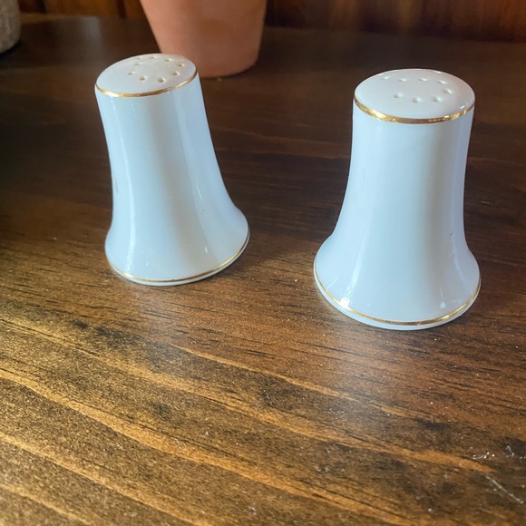 Vintage Lily of the Valley by Kayson in Japan salt and pepper shaker - Picture 3 of 4